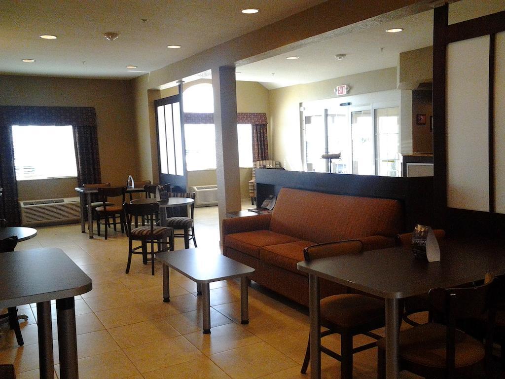 Microtel Inn & Suites Cotulla Bagian luar foto