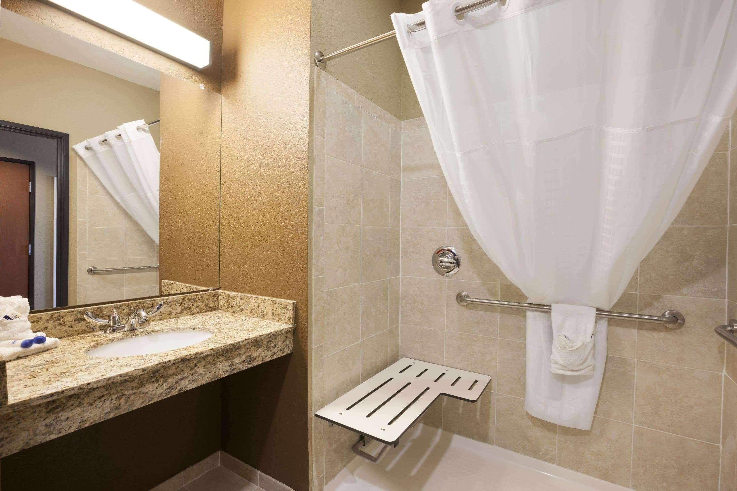 Microtel Inn & Suites Cotulla Bagian luar foto