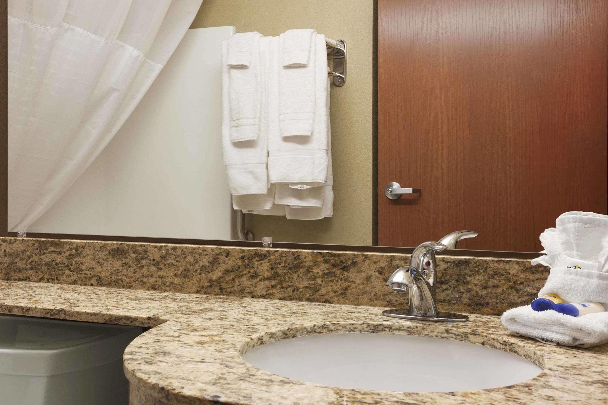 Microtel Inn & Suites Cotulla Bagian luar foto